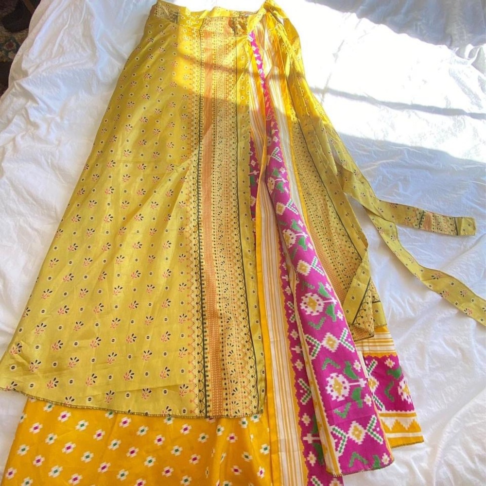 Yellow silk wrap skirt - Picture 2 of 3